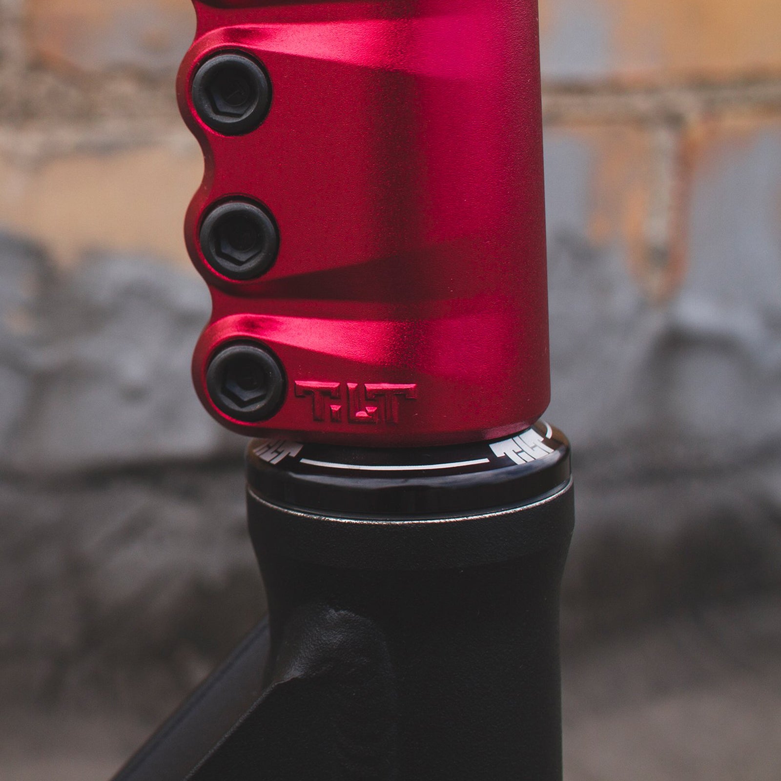 TILT INTEGRATED HEADSET BLACK